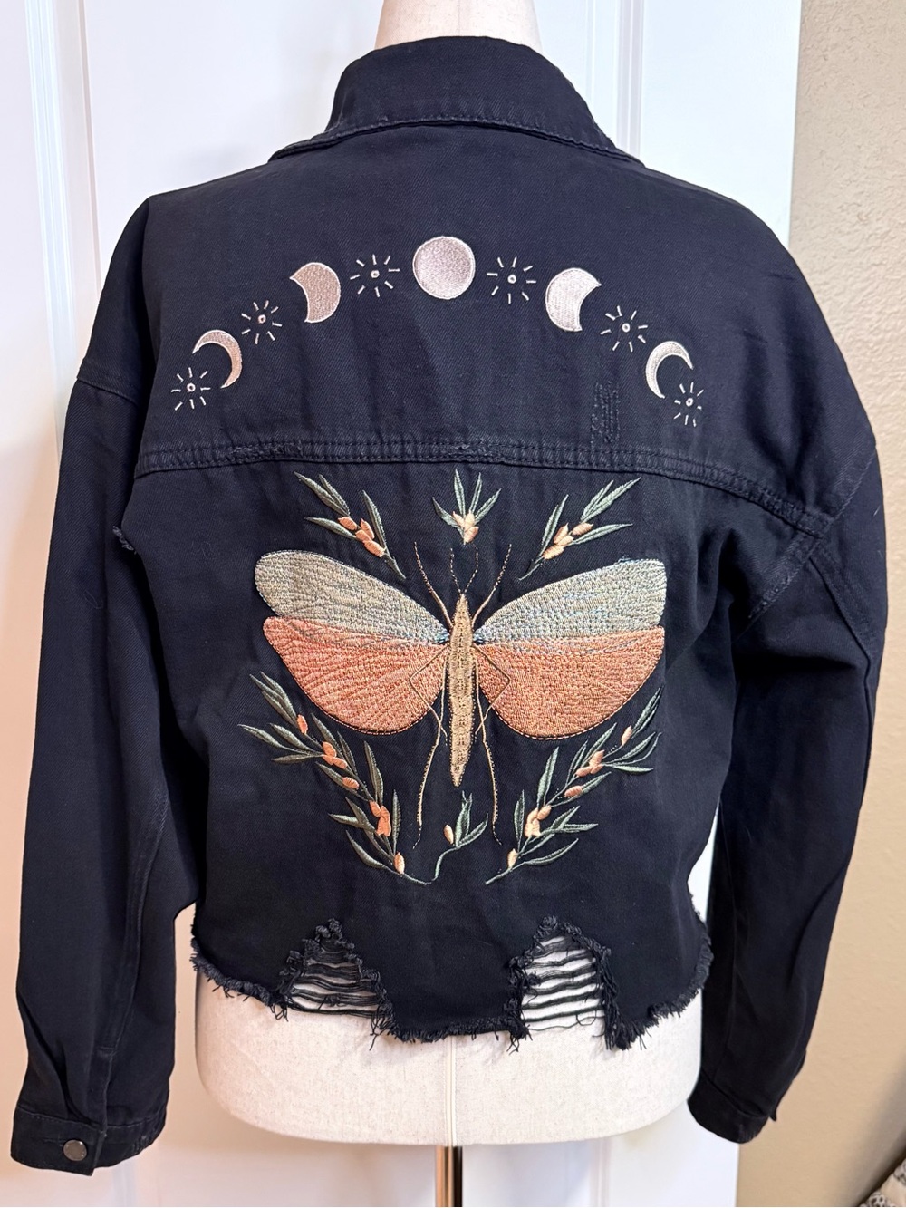 NWT Disturbia Griffinfly Embroidered Distressed Black Denim Jacket US10 sold out - Picture 9 of 13